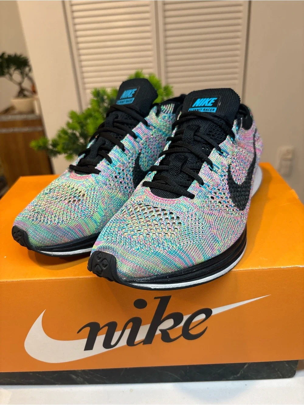 Nike Multicolor Flyknit Racer Men’s size 8 running shoes *Rare* Like New
